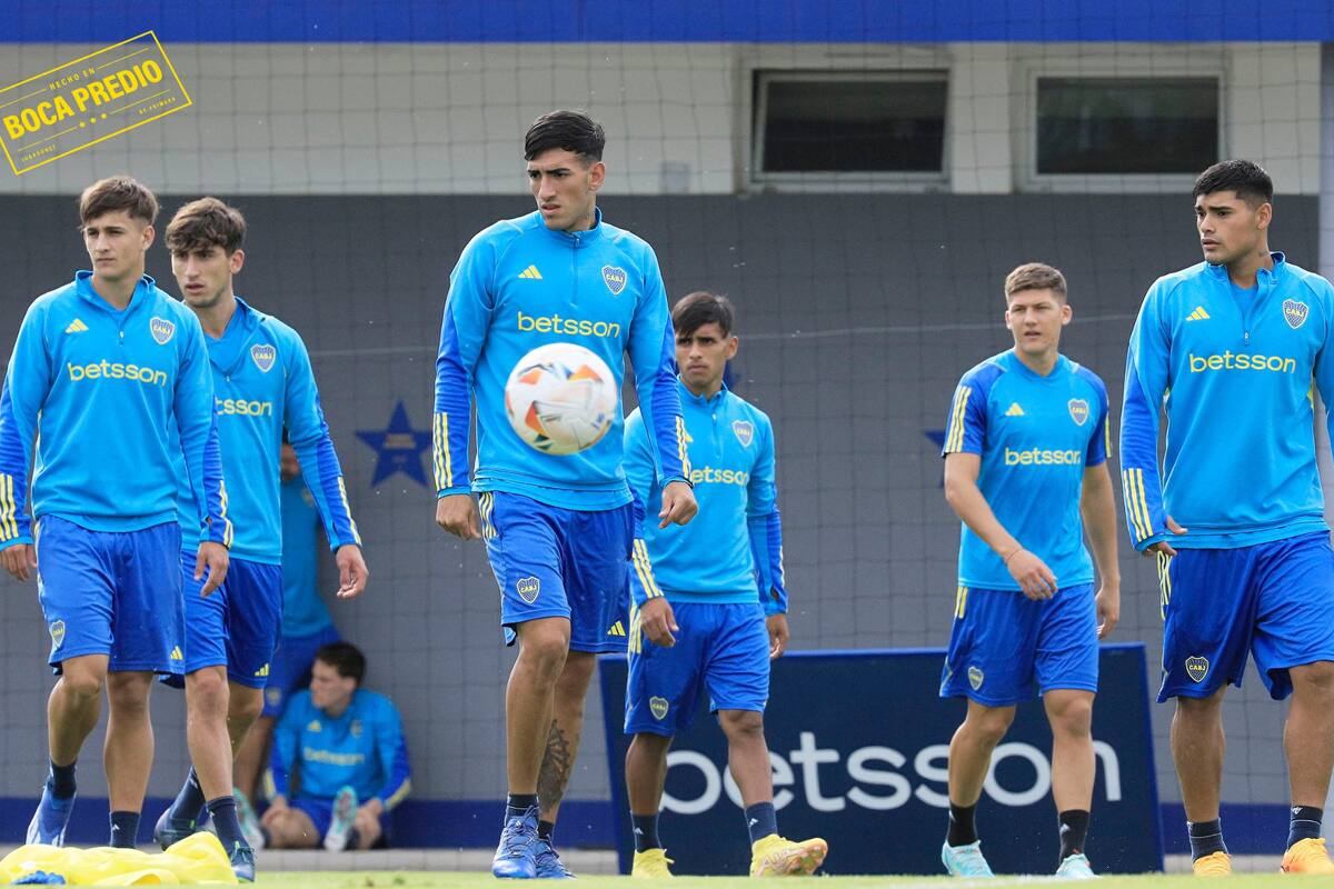 El plantel de Boca y la última práctica antes de viajar a Sucre (Twitter @BocaJrsOficial)