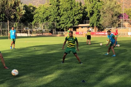 El plantel de Defensa y Justicia, durante una práctica para al partido de este jueves con Coquimbo Unido, por una semifinal de la Copa Sudamericana.