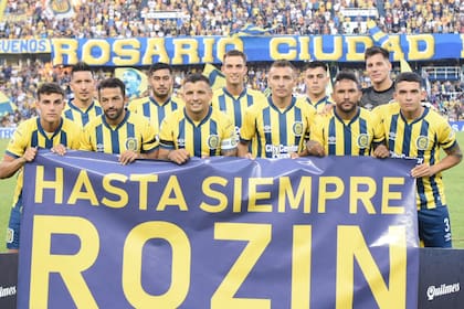 El plantel de Rosario Central despidió a Gerardo Rozín antes del encuentro con Barracas Central por el torneo local (Foto: Gentileza Rosario Central)
