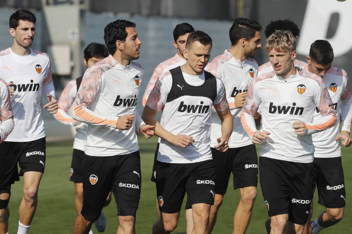 El plantel de Valencia tiene el 35% de su plantel afectado por coronavirus y aguarda por otros casos