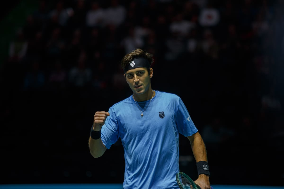 El platense Tomás Etcheverry venció a Daniel Evans en la apertura de la serie entre la Argentina y Gran Bretaña, en Manchester, por la fase de grupos de las Finales de la Copa Davis