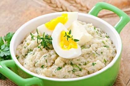 El plato arroz con huevo es muy común y ahora Harvard asegura que es fundamental por un beneficio en particular