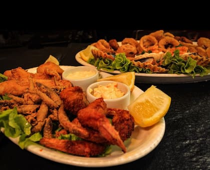 El plato de mariscos de Justo Brandzen es perfecto para las noches de calor.