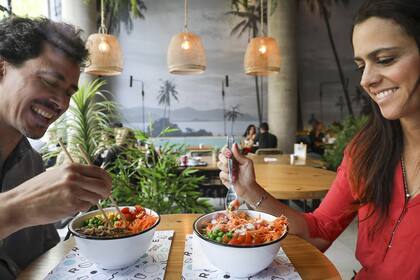 El plato se hizo popular entre los surfers por ser nutritivo, sabroso y fácil de digerir