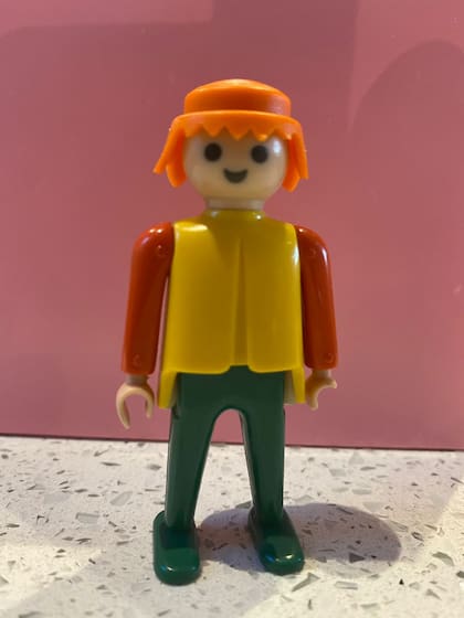 El Playmobil que Juan encontró en una vereda de Núñez y que fue el puntapié para su colección
