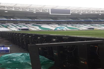 El ploteo, visto desde la mitad de la cancha. ¿Mala suerte?