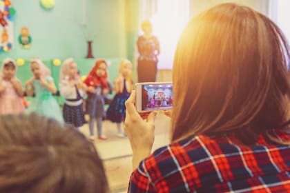 El plurilingüismo busca aprovechar el conocimiento cultural de los niños y su apertura para aprender idiomas mientras se mejora el idioma que están aprendiendo