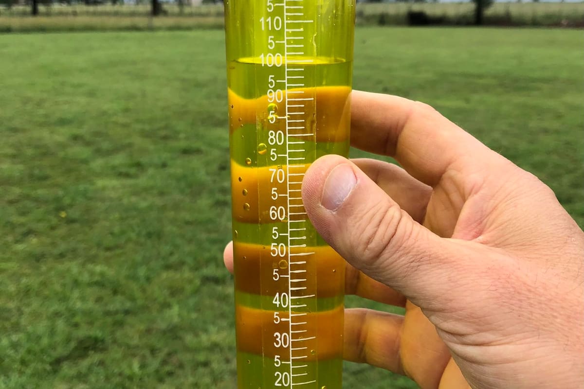 El pluviómetro del campo que arrienda Dante Garciandia