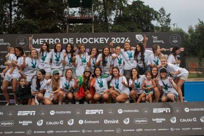 El podio de Lomas, campeón de la temporada del Metropolitano de hockey femenino