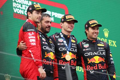 El podio del Gran Premio de Austria, con Max Verstappen, Charles Leclerc y Sergio "Checo" Perez
