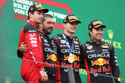 El podio del Gran Premio de Austria, con Max Verstappen, Charles Leclerc y Sergio "Checo" Perez