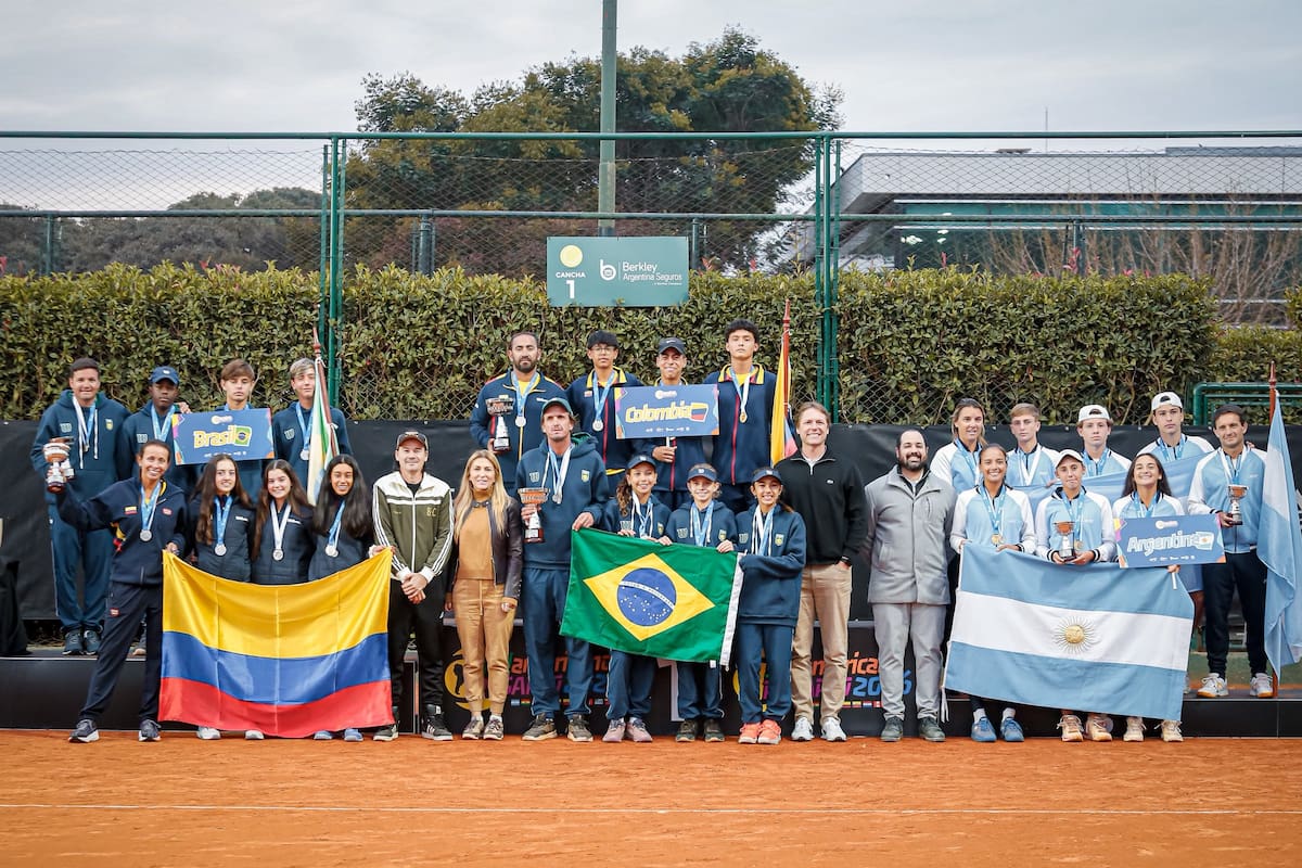 El podio del Sudamericano de tenis Sub 14, en Rosario: Colombia y Brasil ganaron las plazas para el Mundial en chicos y chicas, mientras que los equipos argentinos quedaron terceros, afuera de la cita