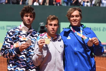 El podio del tenis: Díaz Acosta, a la izquierda, se quedó con la medalla de plata.