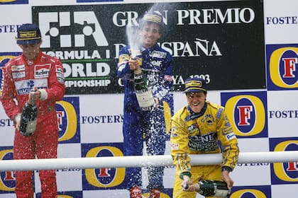 El podio histórico: Ayrton Senna, Alain Prost y Michael Schumacher en el GP de España de 1993; entre los tres concentraron 14 títulos mundiales