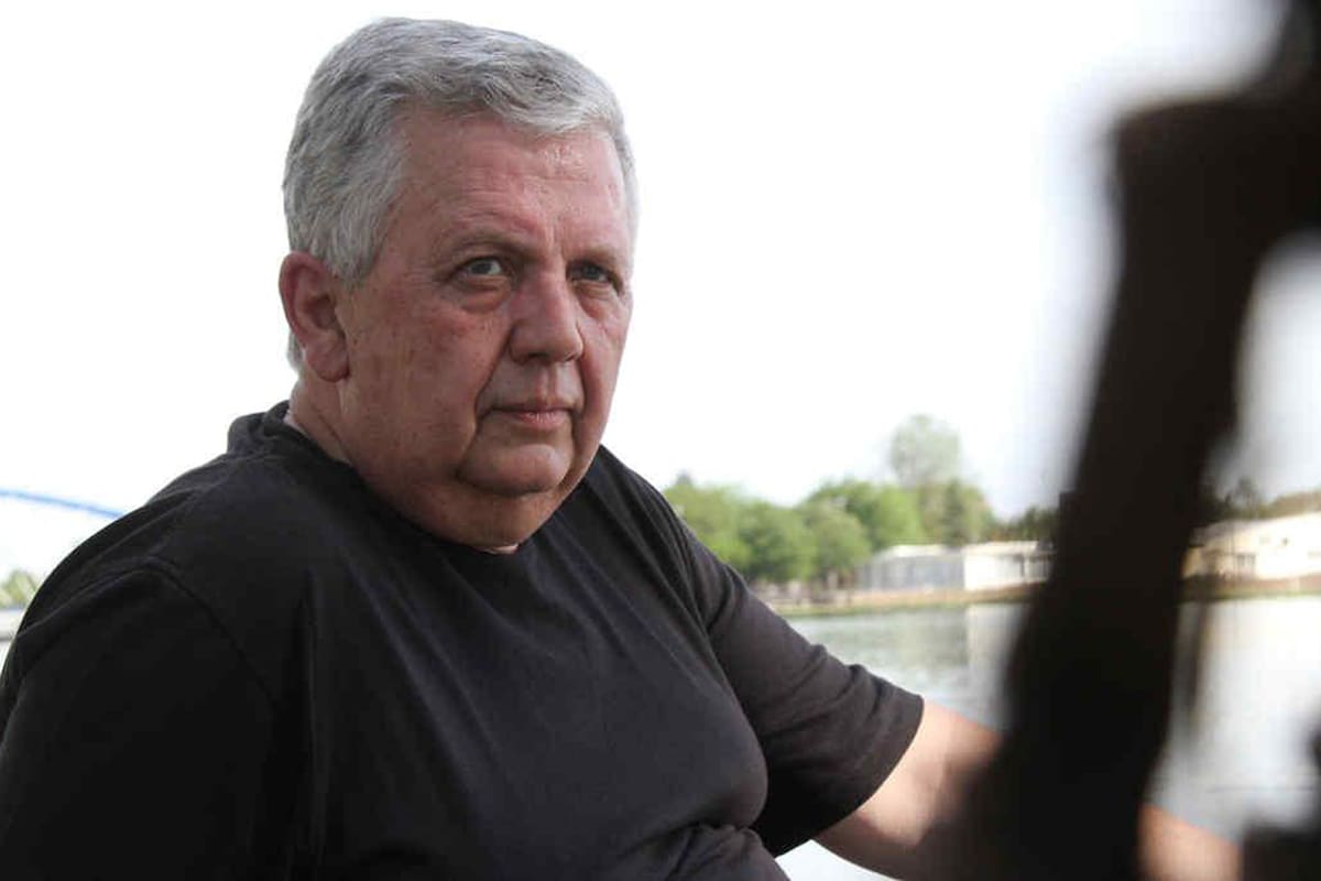 El poeta y editor Alejandro Schmidt murió ayer, a los 65 años, en la ciudad de Córdoba