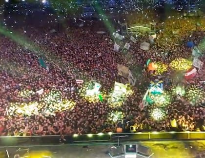 El pogo del final del recital del Indio Solari