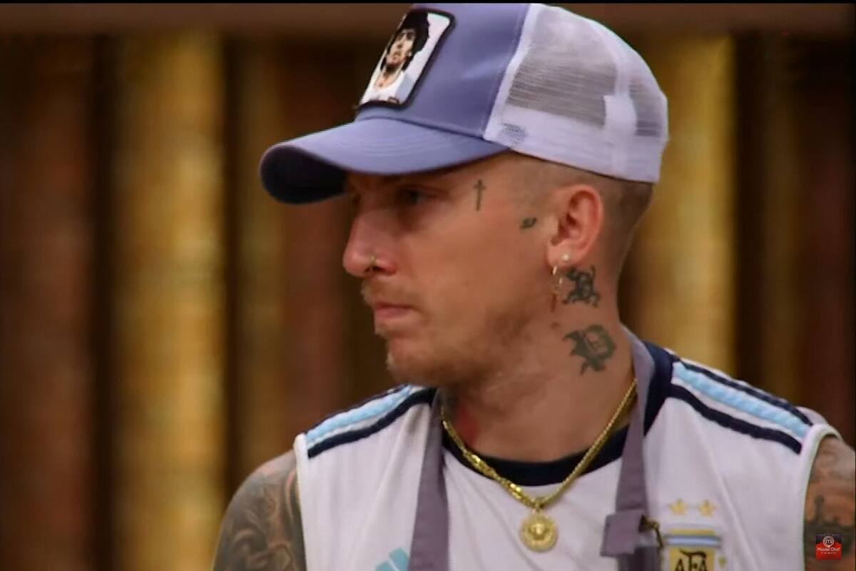 El Polaco, muy emocionado por la muerte de Diego.