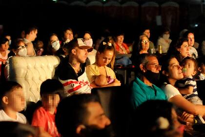 El Polaco y Barby Silenzi se sentaron bien adelante para disfrutar del espectáculo navideño