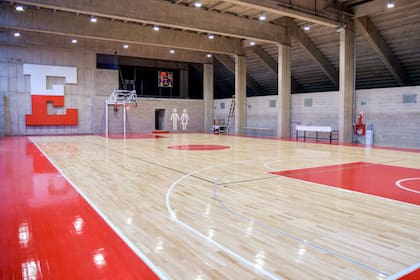 El Polideportivo de Estudiantes tiene una superficie de 544 metros cuadrados.