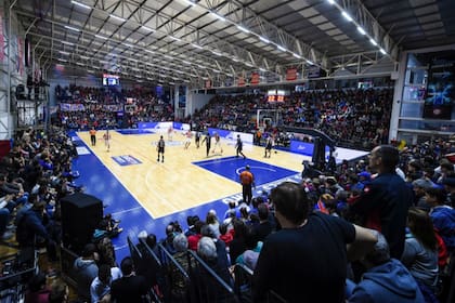 El Polideportivo Roberto Pando recibirá esta noche el séptimo juego de la serie