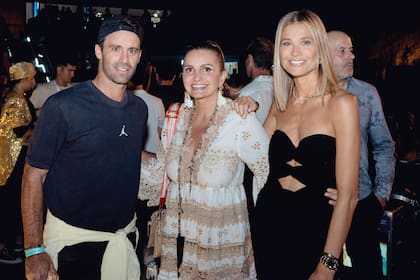 El polista Facundo Pieres posa con Sandra García Sanjuan, creadora y fundadora de Starlite.