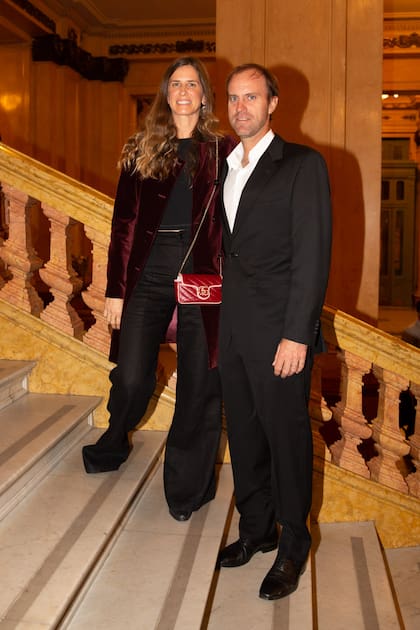 El polista Gonzalo Pieres junto a su mujer, María Rapetti.