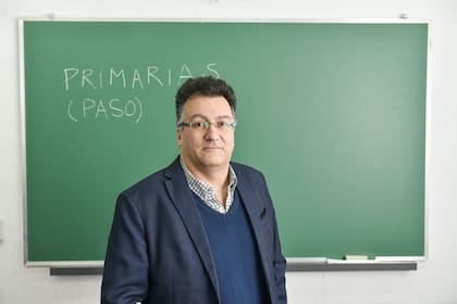 El politólogo e investigador reivindica la importancia de las PASO y afirma que unos comicios que se definen por pocos votos obligan al ganador a una gestión más responsable