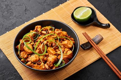 El pollo gongbao.