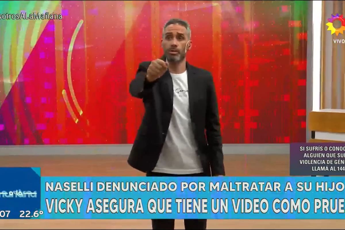 "El Pollo" Álvarez debió pedir un corte inesperado por el desmayo de un compañero en vivo