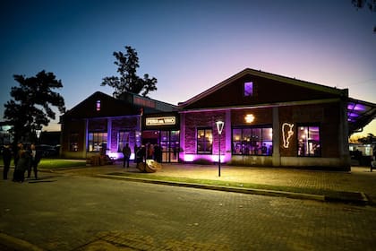 El Polo Gastronómico del futuro Paseo de la Laguna, en el municipio de Malvinas Argentinas, recibió a la novena edición del Encuentro de Productores Vitivinícolas de la Provincia de Buenos Aires