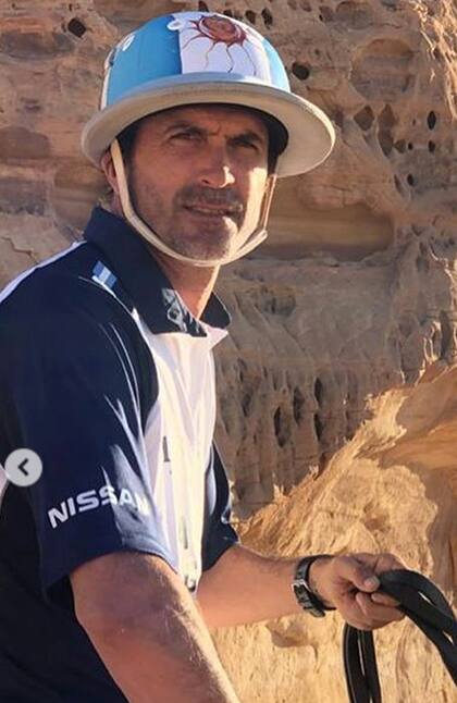"El polo me ha llevado por todo el mundo, pero esta es toda una primera vez para mí", comentó Cambiaso, que lleva su casco celeste y blanco a cada lugar del planeta que visita como polista.