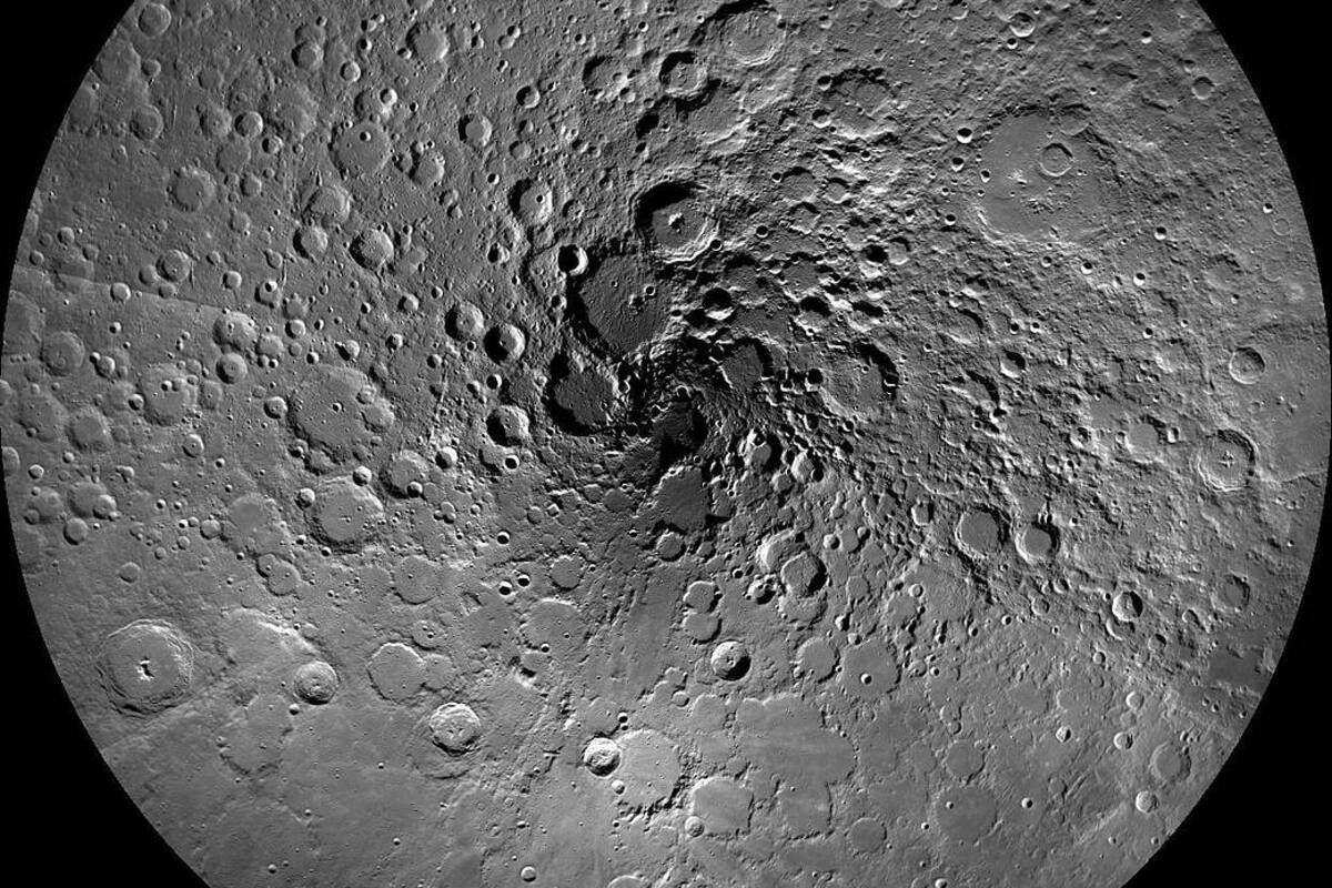 El polo norte de la Luna albergaría parches de hielo de agua, un insumo importante para eventuales misiones tripuladas al satélite natural de la Tierra