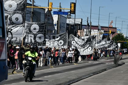 El Polo Obrero corta parcialmente el camino de cintura (Bufano), en La Matanza