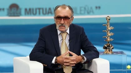 El polvo de ladrillo azul impacta en el Estadio 2 de Madrid;, con su mentor: Ion Tiriac
