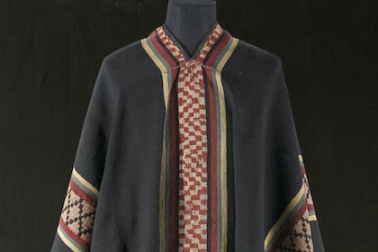 El poncho del cacique
Rozas que conservaba
Lucio V. Mansilla