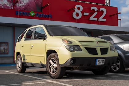 El Pontiac Aztek también aparece en la lista por su apariencia “poco atractiva”.