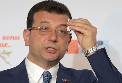 El popular alcalde de Estambul, Ekrem Imamoglu, detenido en marzo pasado. (AP Foto/archivo)