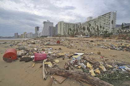 El popular puerto de Acapulco, en el Pacífico mexicano, tuvo severos daños tras el paso del huracán Otis