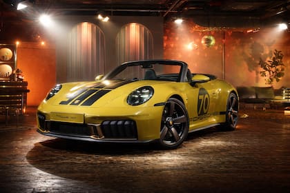 El Porsche 911 Spirit 70 se ofrecerá a un precio base de €240.000 (imagen mejorada con Inteligencia Artificial)