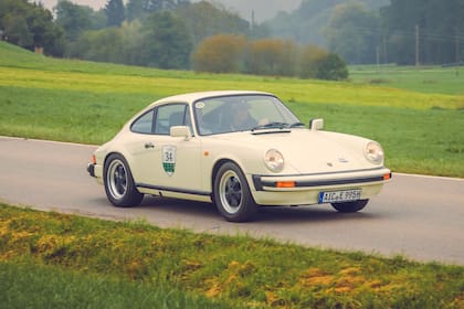 El Porsche 911 "vintage" de 1981 en ruta.