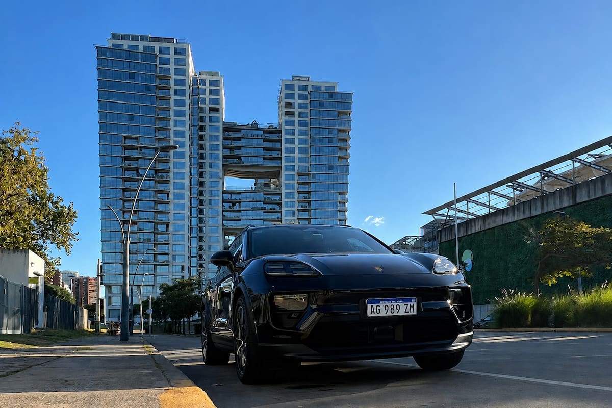 El Porsche Macan 4 eléctrico mantiene la línea de diseño de la marca