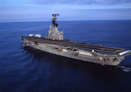 El portaaviones 25 de mayo antes de la guerra de Malvinas