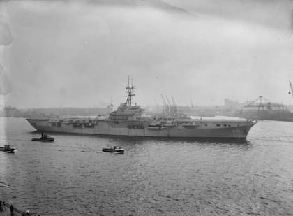 El portaaviones 25 de mayo en 1950, cuando pertenecía a la marina holandesa y se llamaba Karel Doorman