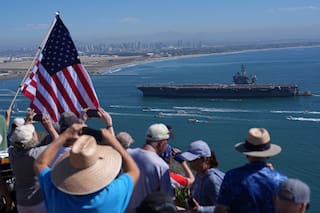 Regresa a EEUU portaaviones tras reportes de condiciones deterioradas