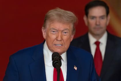 El portaaviones USS Abraham Lincoln lidera la flota masiva que se desplaza hacia las costas iraníes