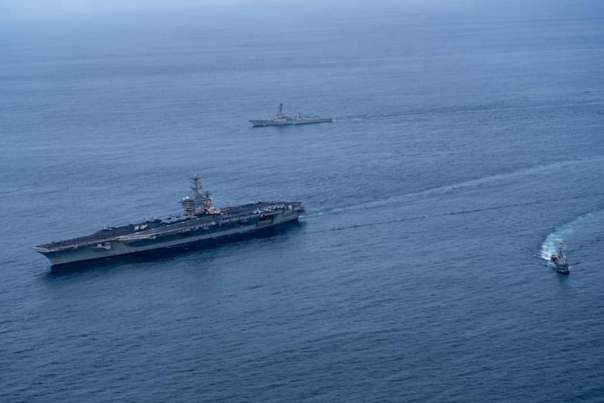 El portaaviones USS Nimitz cuando ingresó al Mar Argentino y recibió la visita del presidente Javier Milei