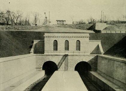 El portal del túnel existente se construyó en 1910