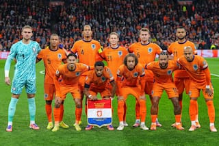 El portero neerlandés Bart Verbruggen, bajo observación por lesión de cadera antes de debutar en el Mundial