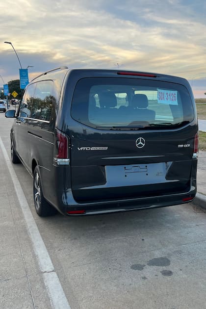 El portón trasero del Mercedes-Benz Vito es amplio y permite cargar objetos voluminosos