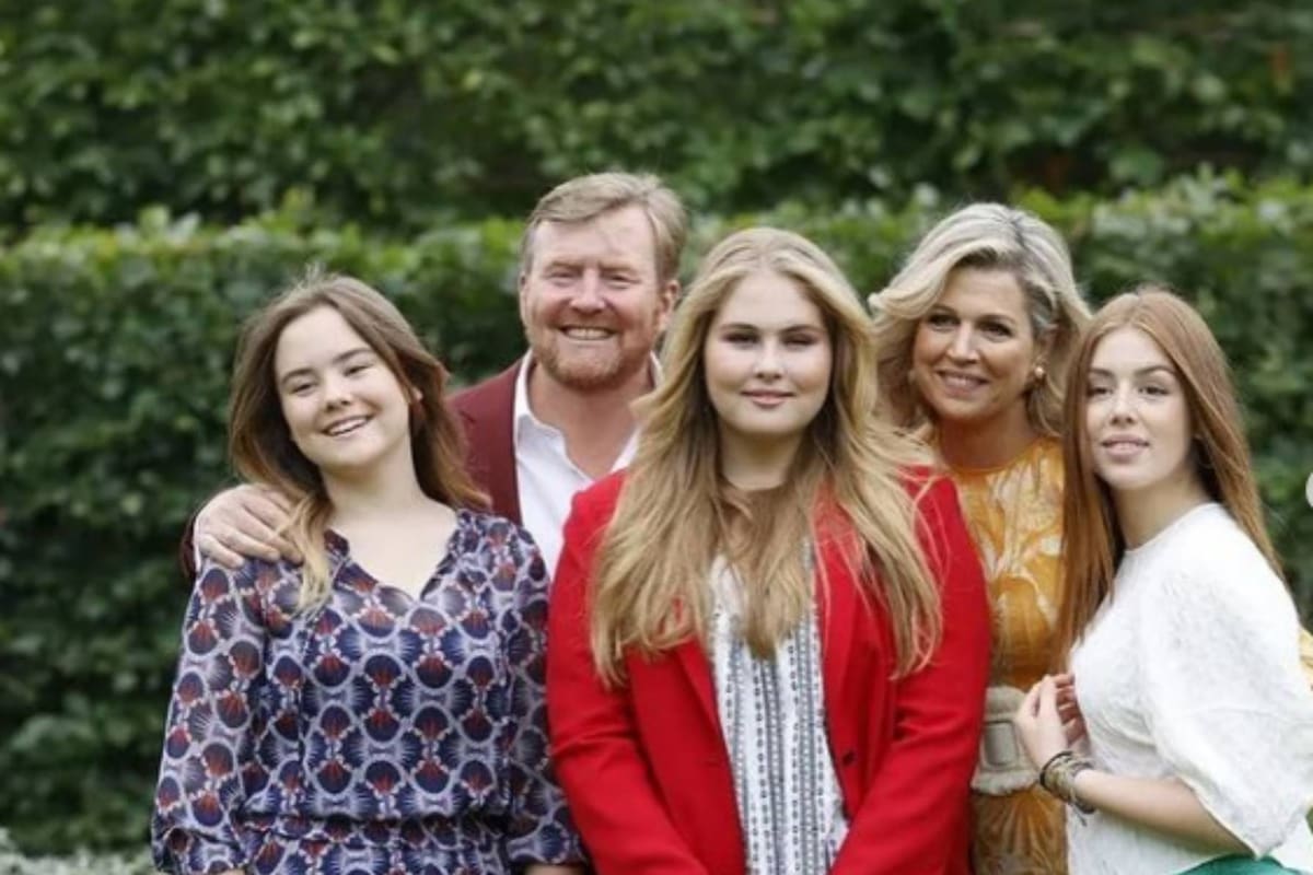 El posado siempre incluye todo tipo de fotos: en grupo e individuales. Alexia, a la derecha de la imagen, se mostró con menos brillo en el retrato de este año